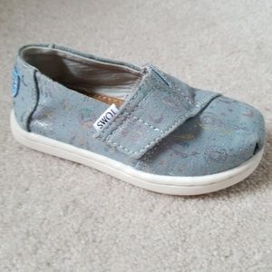 NWOT TOM Slip-ons